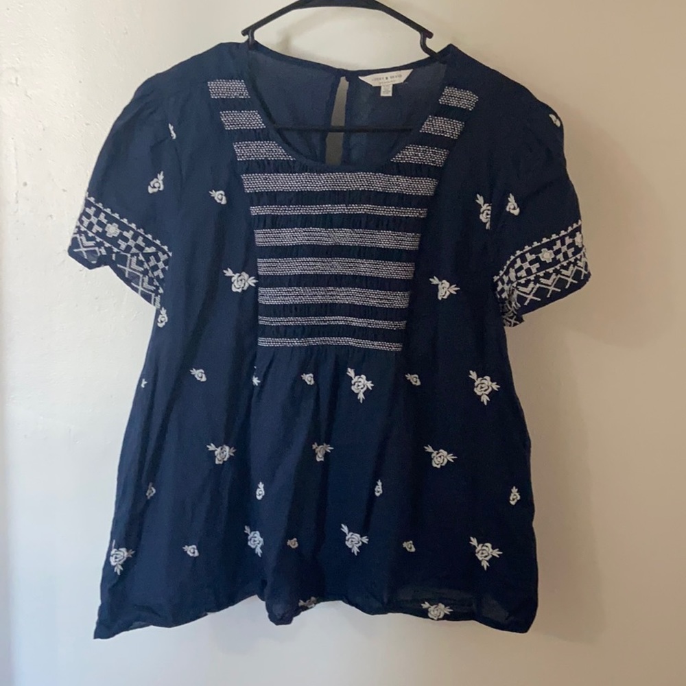 Lucky Brand rosette embroidery top